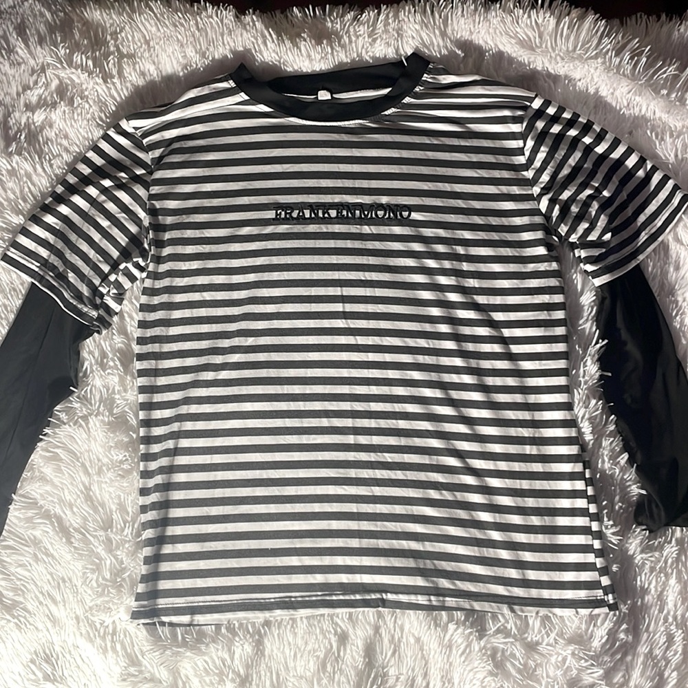 striped shirt with black long sleeve under t-shirt (permanent)